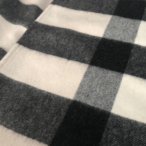 ⭐️ Burberry cashmere cape - Picture 8 of 8